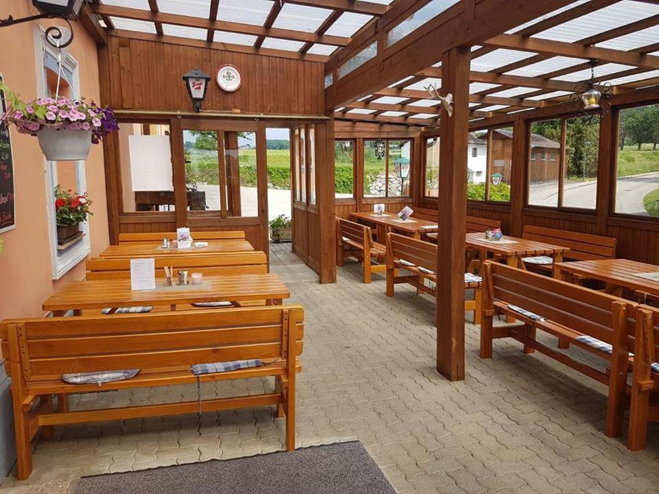 Gasthaus Kloibhofer Neukirchen bei Lambach エクステリア 写真